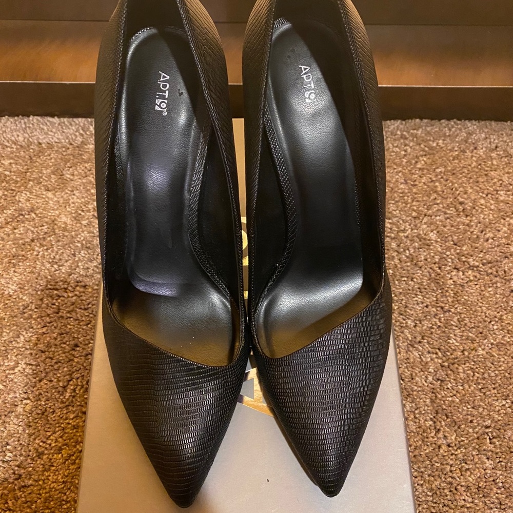 Black heels - Picture 3 of 4